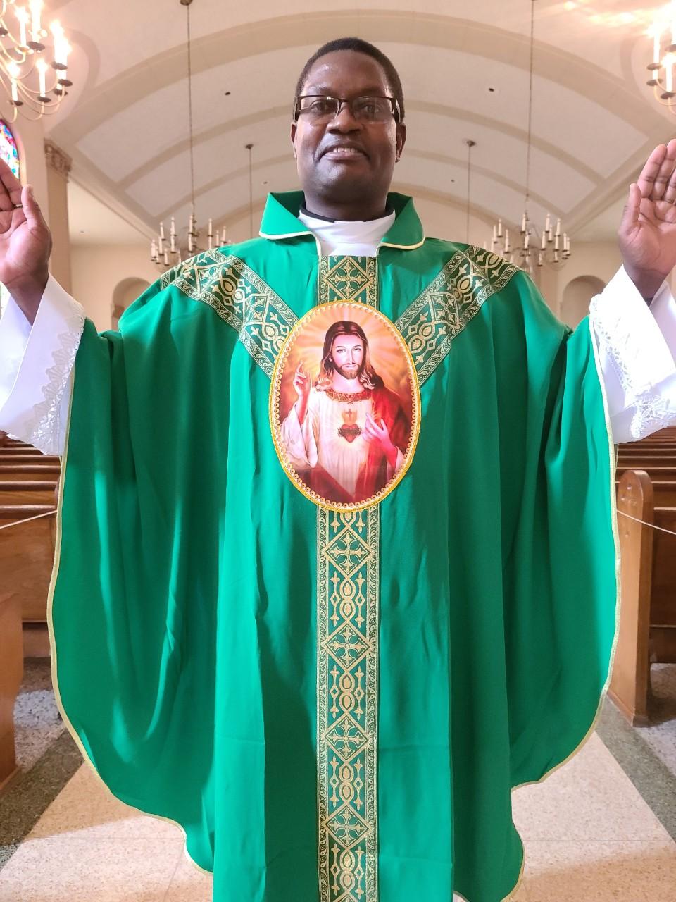 TWO HEARTS GREEN VESTMENT